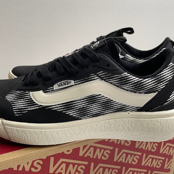 Vans men’s Ultra range Exo black and off white - Picture 9 of 10